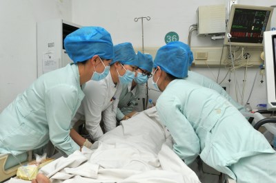 4-4佑安呼兒ICU的女漢子其實很溫柔_400x266.jpg